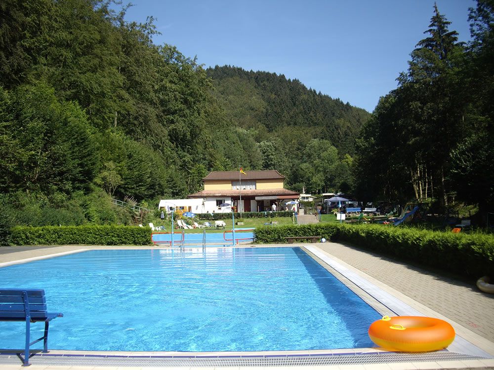 Waldschwimmbad Lonau mit Campingplatz